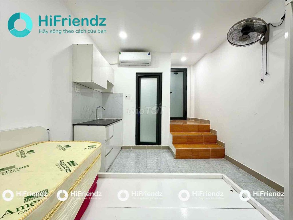 Rent a big window studio with an elevator near the seven fines.