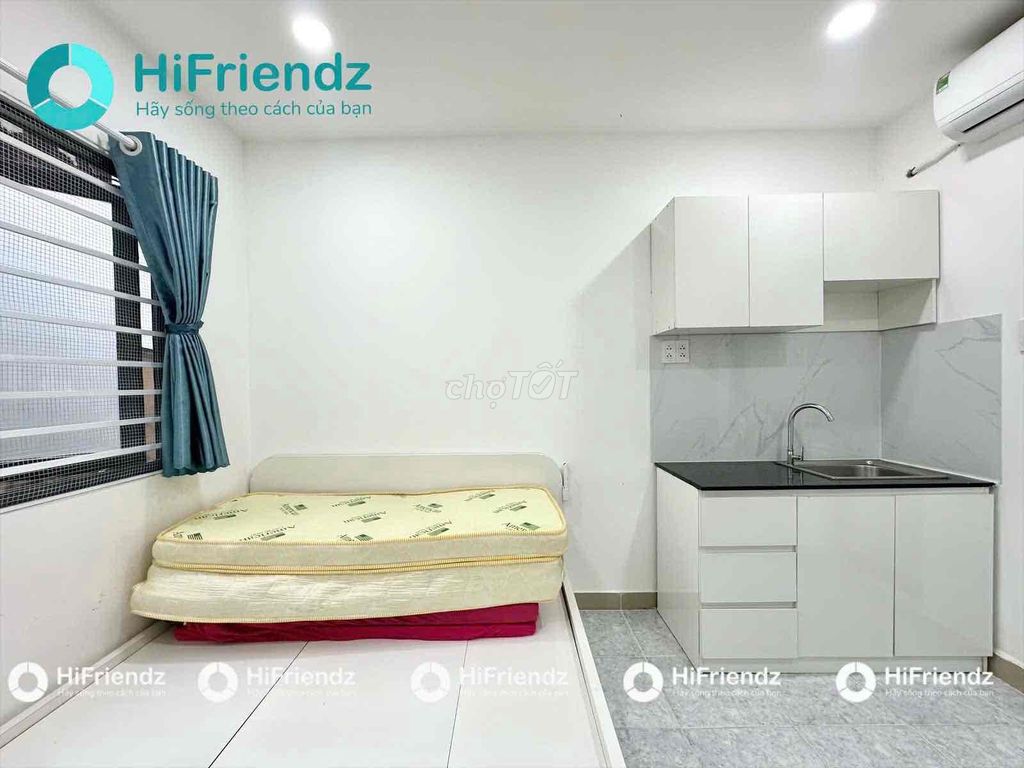 Rent a big window studio with an elevator near the seven fines.