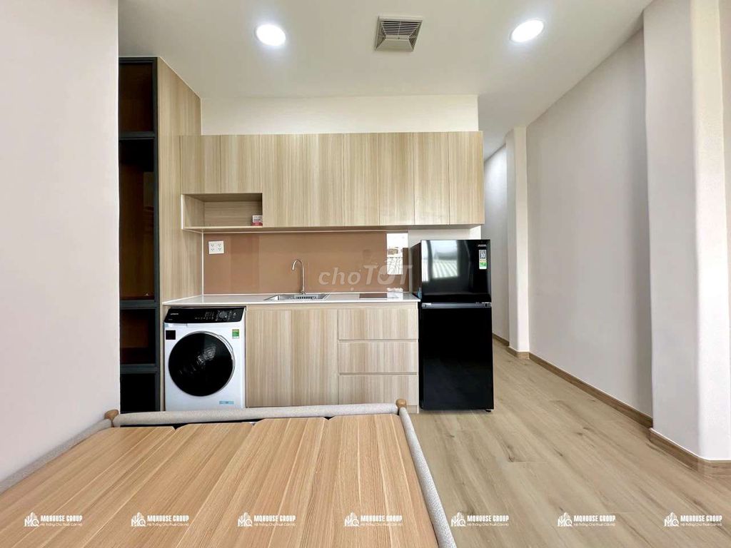 Rare stuff! The private laundromat studio.