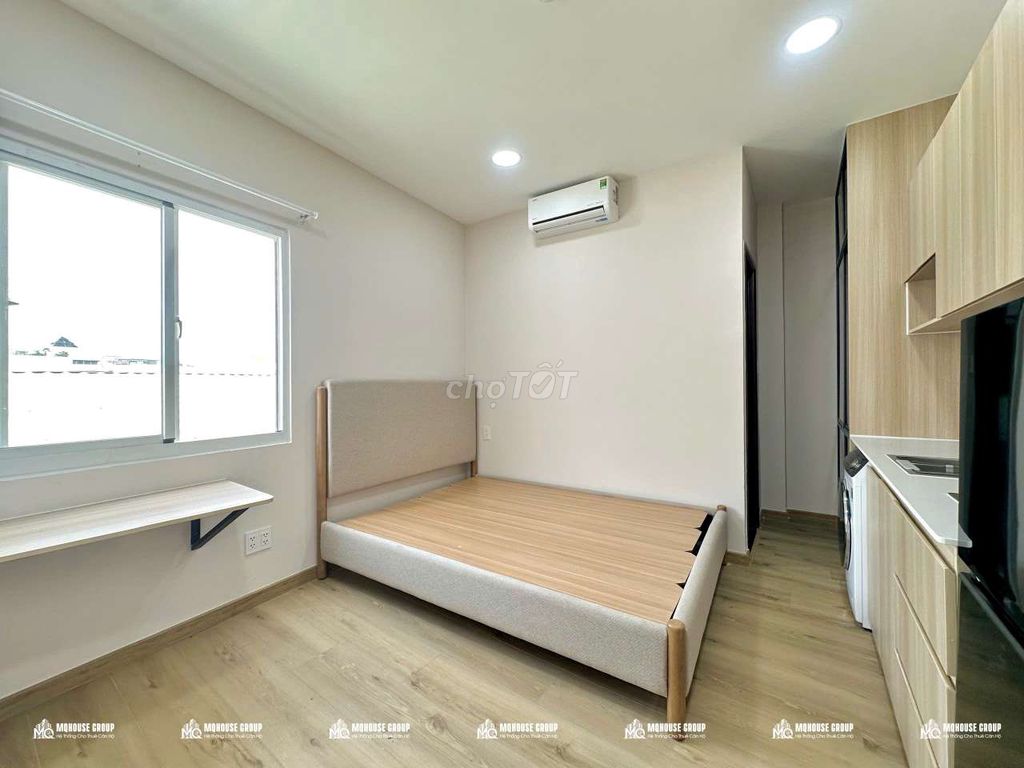 Rare stuff! The private laundromat studio.