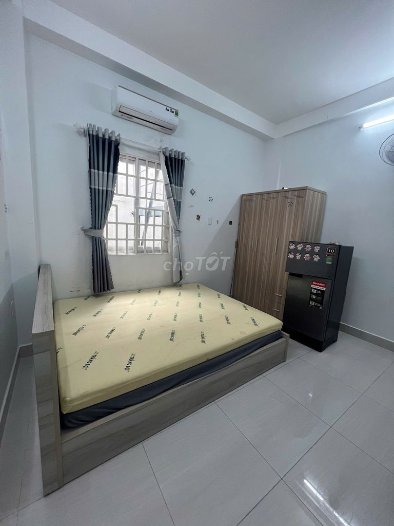 Premier, full interior, window (Tân Hương).