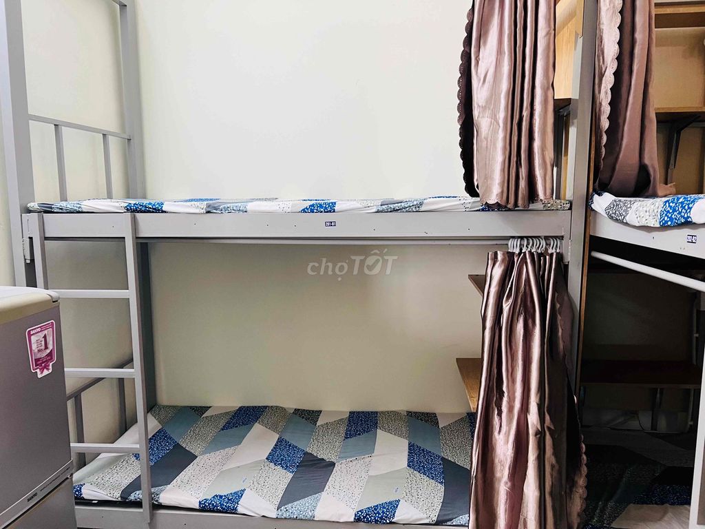 rent room one or two people in/ enough furniture/with an Isjnh machine