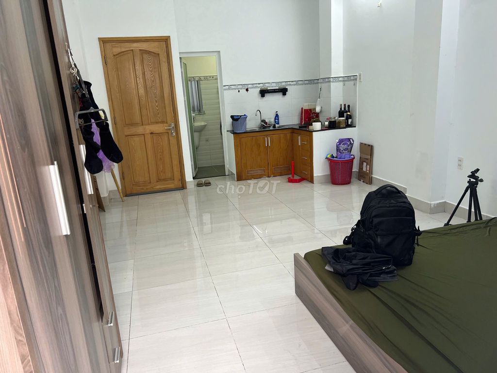Premier, full interior, balcony.