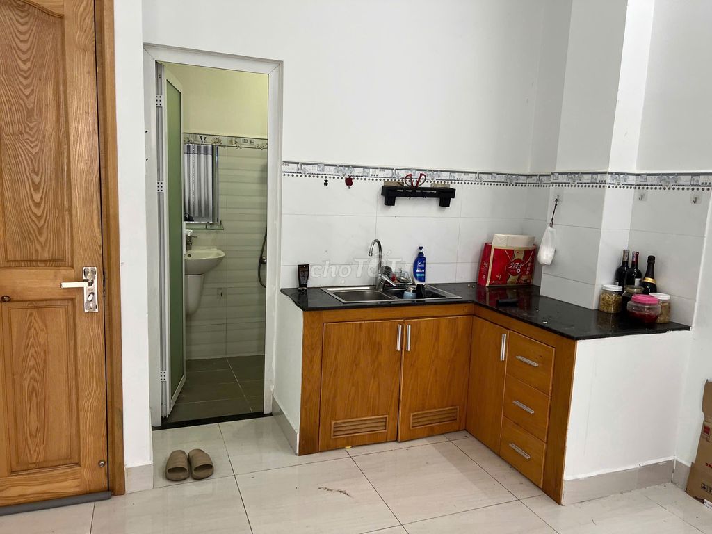 Premier, full interior, balcony.