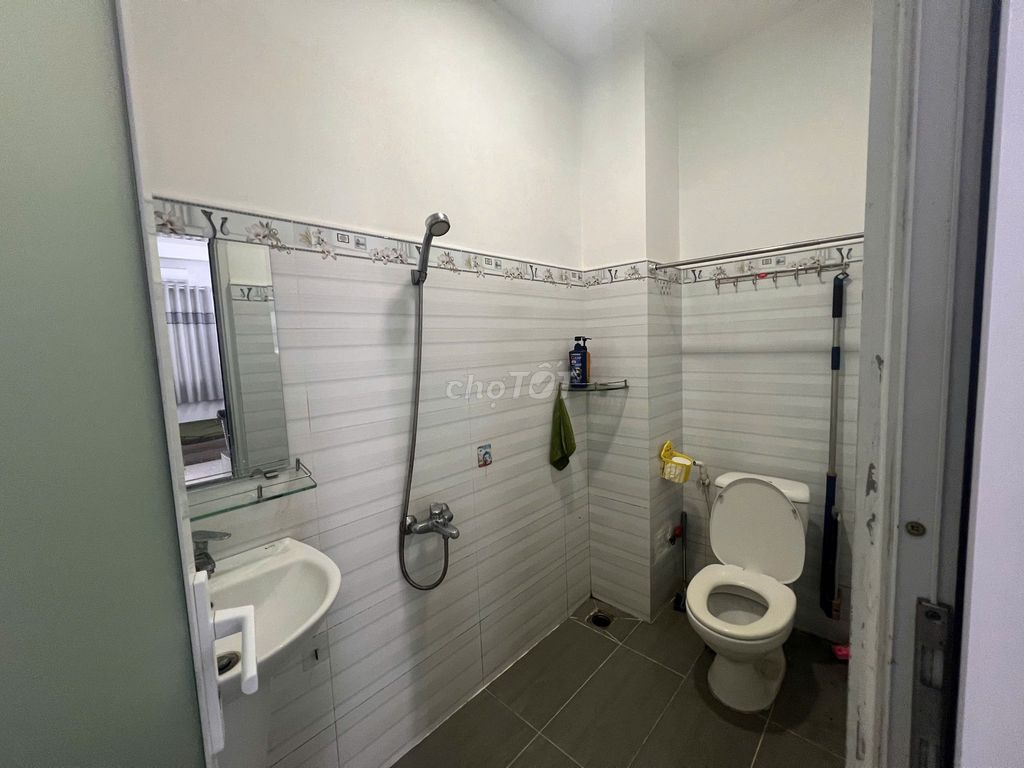 Premier, full interior, balcony.