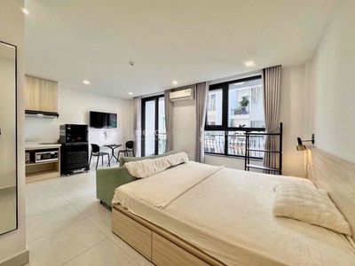 Rent a balcony studio full of furniture right next to the Saigon bridge.