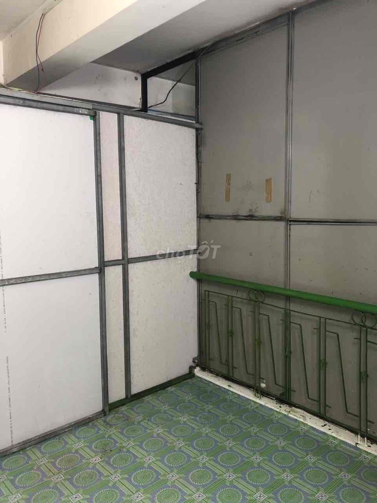 New room on the first floor. 12 meters.