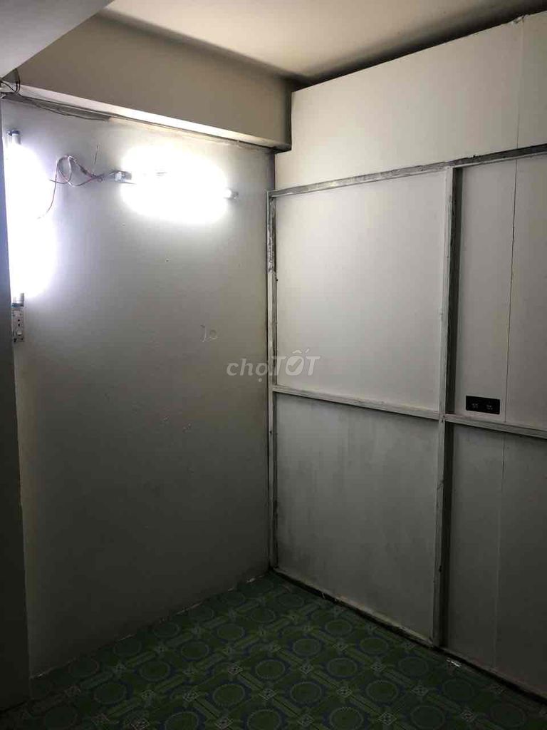 New room on the first floor. 12 meters.