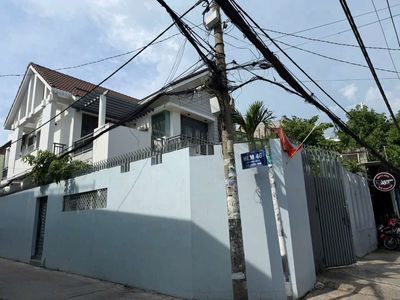 The Zqz villa is a fine new-looking place.