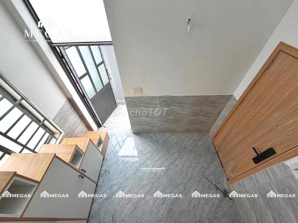 Rent the balcony for two minutes' walk.