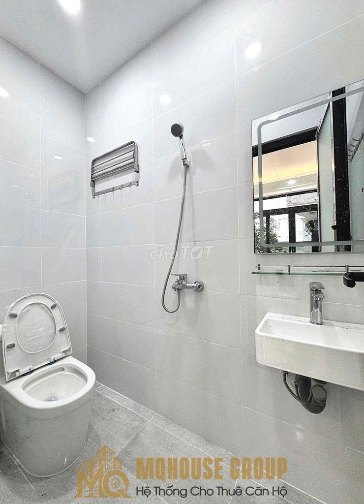 rented room next to blue/ hutech uef uth pink garnet