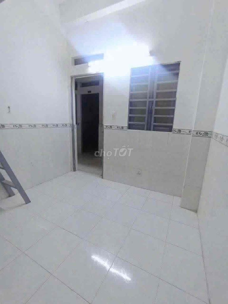 Double-time rent-- Bình Tân 2.6 million a month-- four months of withdrawal.