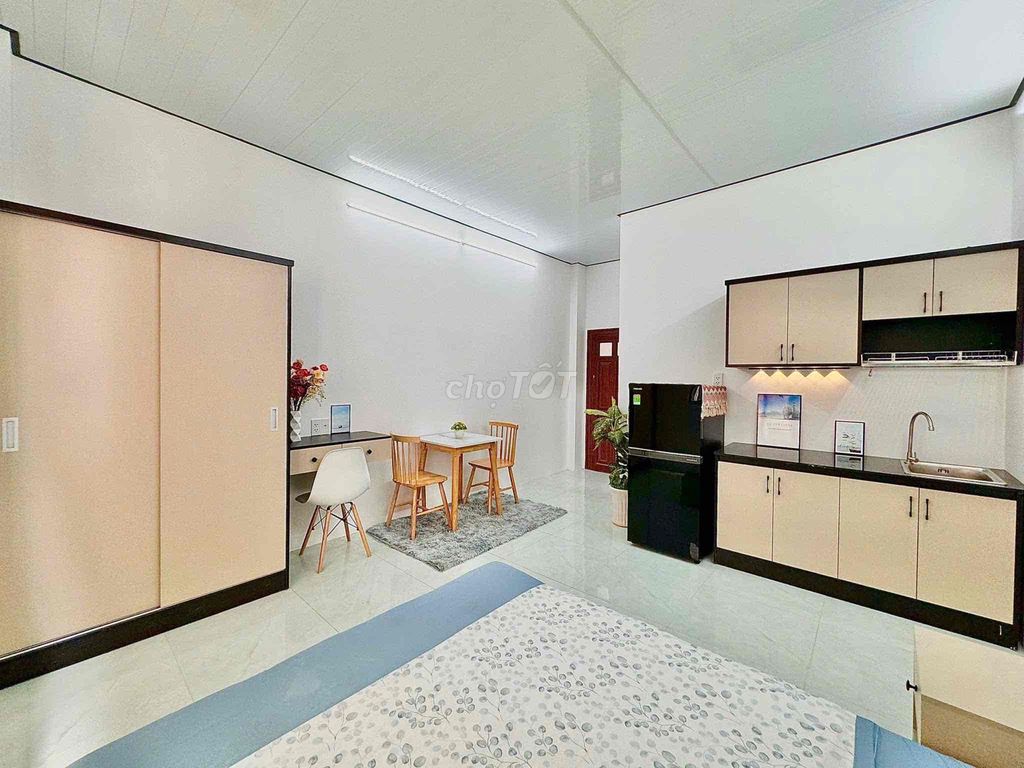 It's the owner of a cheap room.