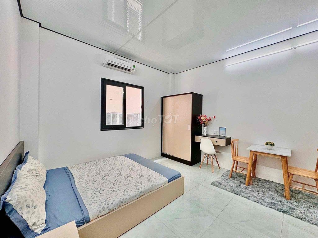 It's the owner of a cheap room.
