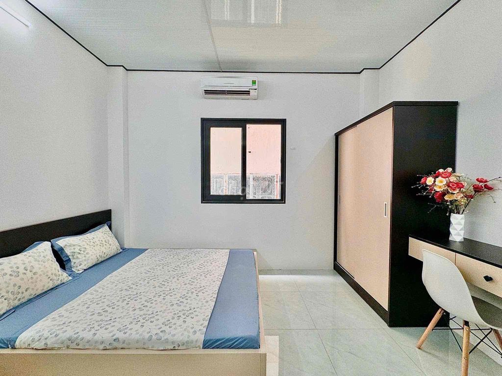 It's the owner of a cheap room.