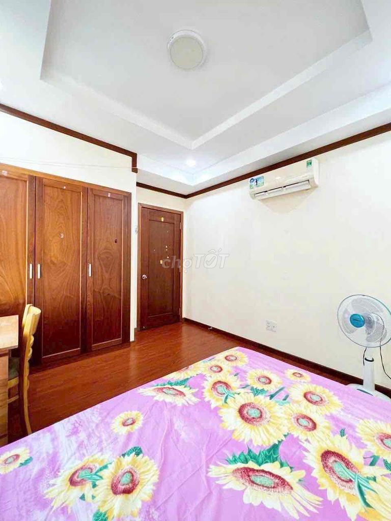 We'll rent a room full of peaceful apartments.