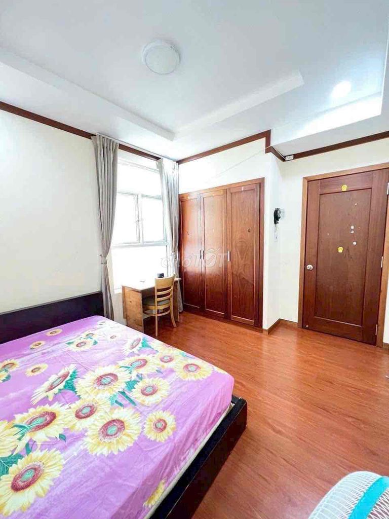 We'll rent a room full of peaceful apartments.