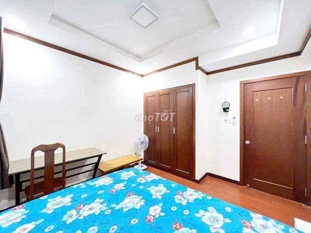 We'll rent a room full of peaceful apartments.
