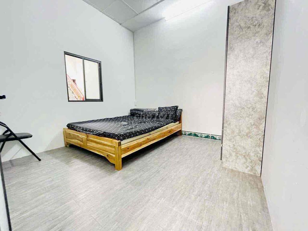 Two bedrooms need to rent a bedroom.