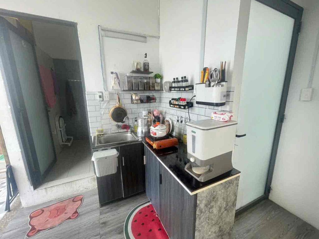 Two bedrooms need to rent a bedroom.