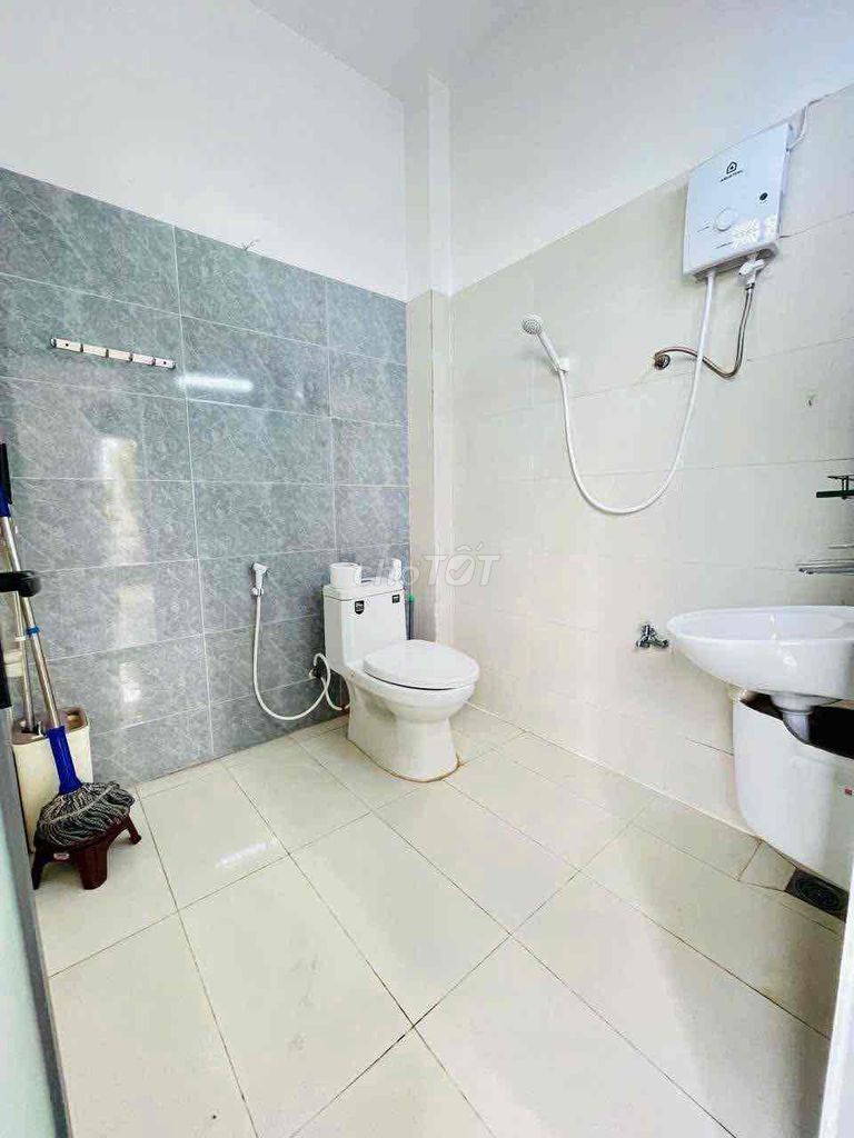 Two bedrooms need to rent a bedroom.
