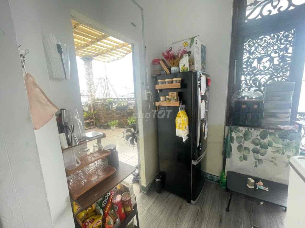 Two bedrooms need to rent a bedroom.