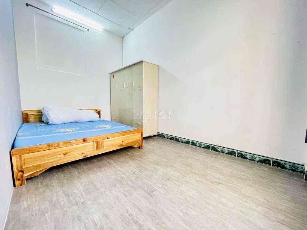 Two bedrooms need to rent a bedroom.
