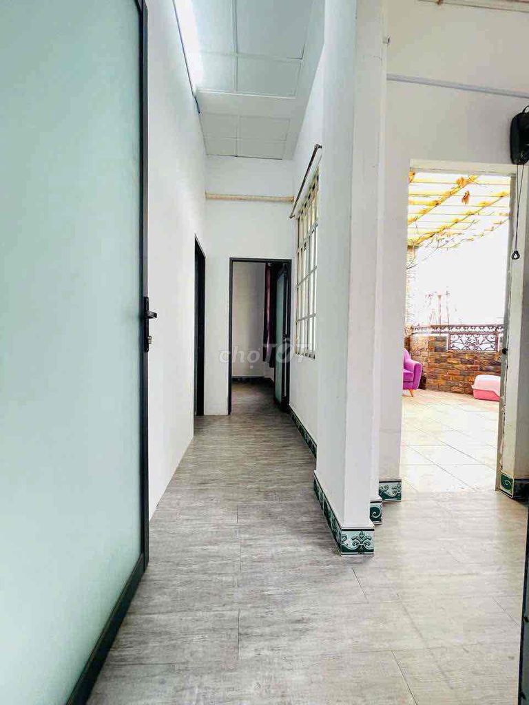 Two bedrooms need to rent a bedroom.
