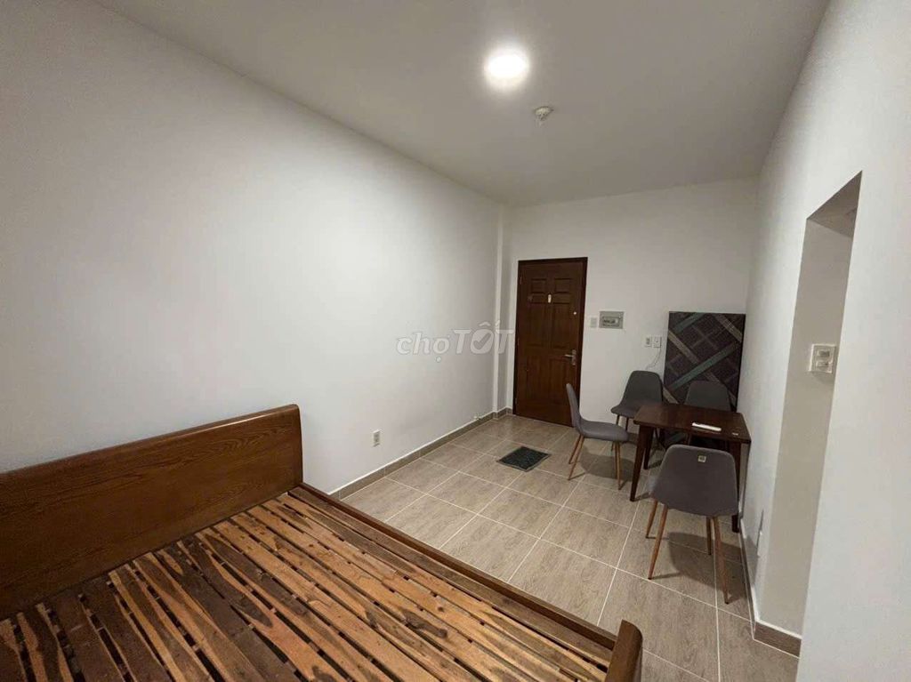 It's the owner who rented the New American Market Room. 7-Mags, free time.