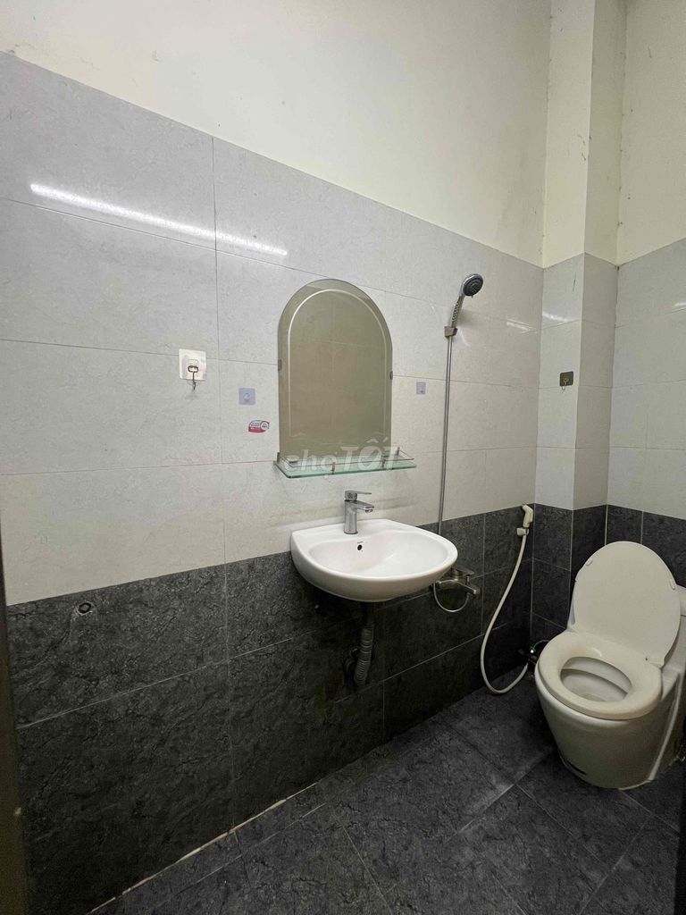 Room 1 .4 million. - Close to me. - Business University.