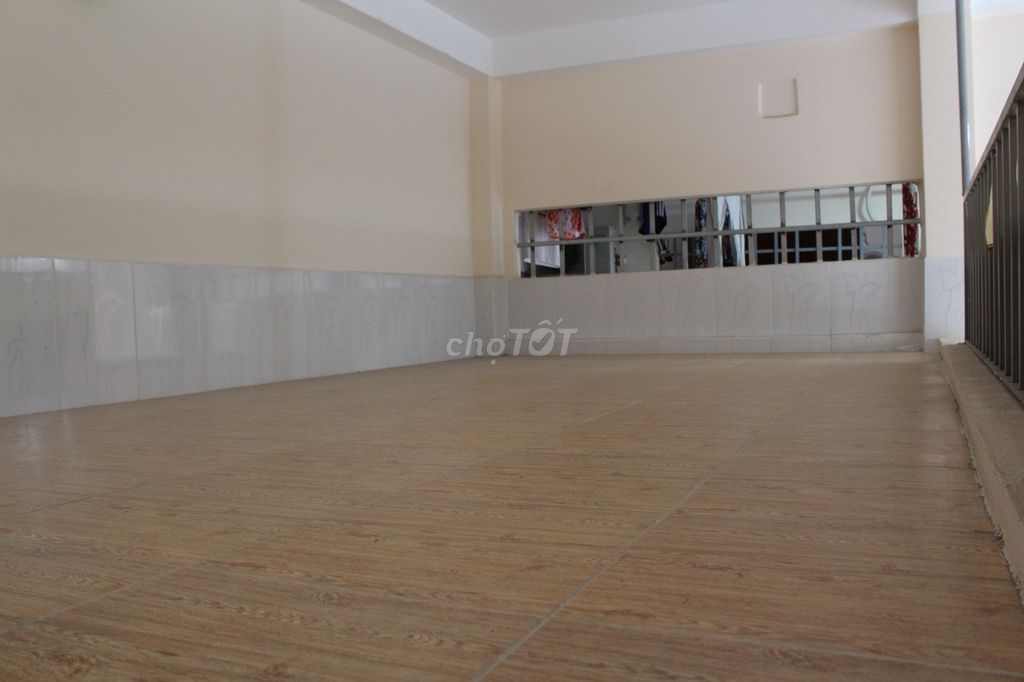 District Room 9, 26 meters 2 with guards, new rooms, security; FreeFlash