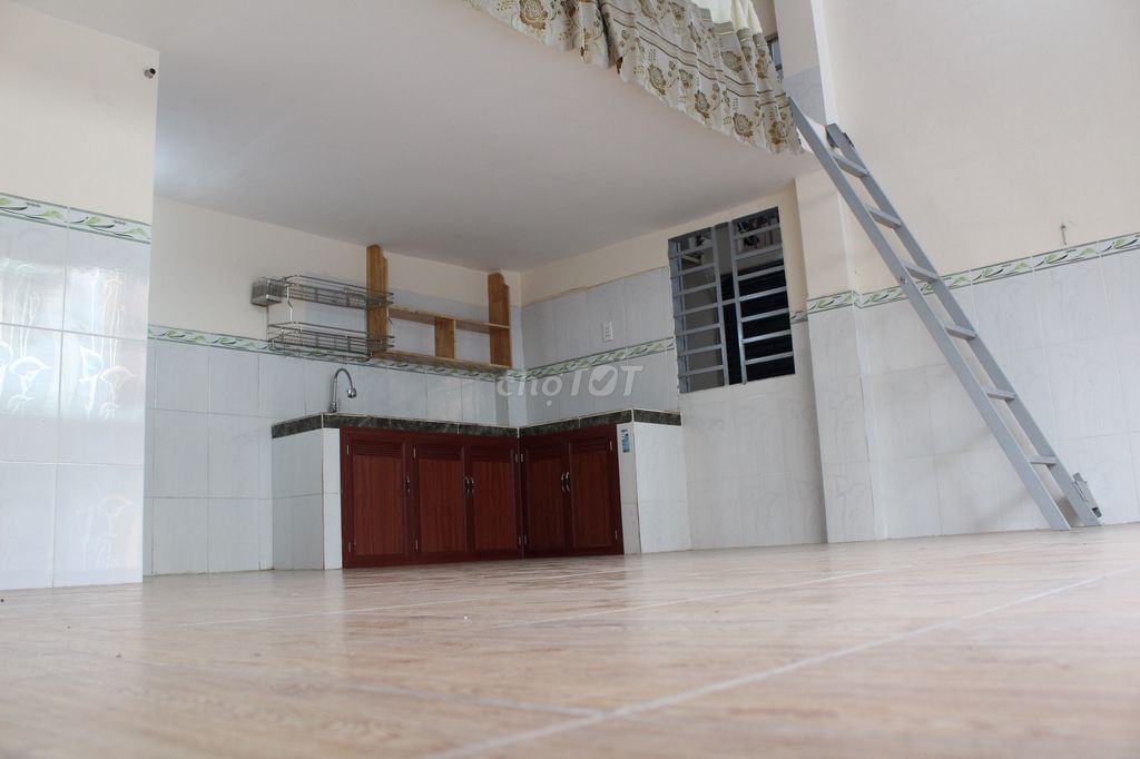 District Room 9, 26 meters 2 with guards, new rooms, security; FreeFlash