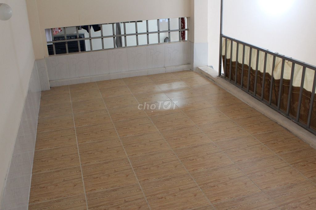 District Room 9, 26 meters 2 with guards, new rooms, security; FreeFlash
