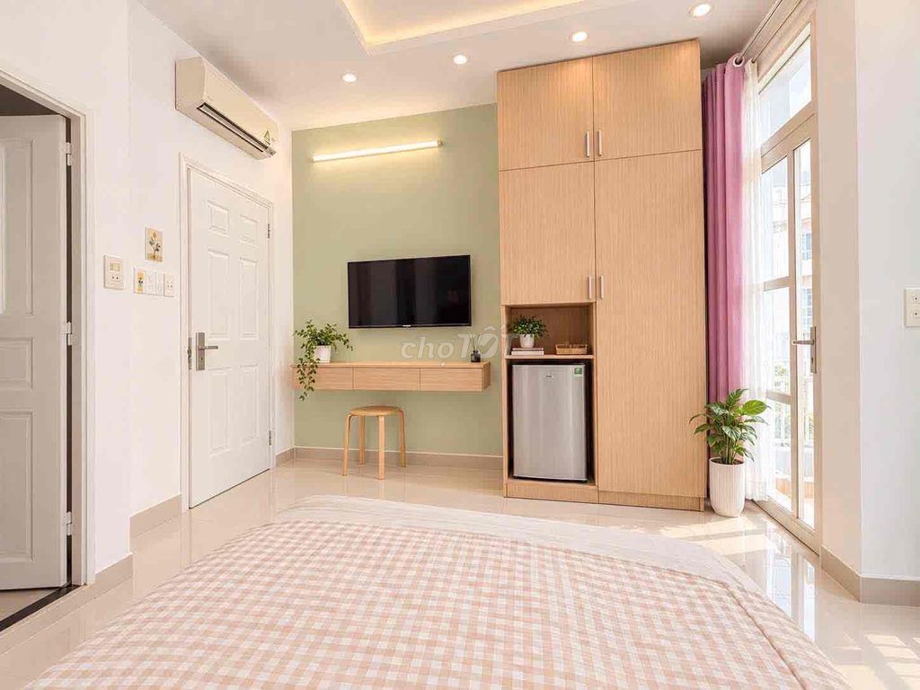 The balcony suite is Trần Phú.