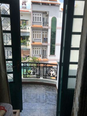 The owner rented the mini-moon service apartment, two bedrooms at Phan Tây Hồ.