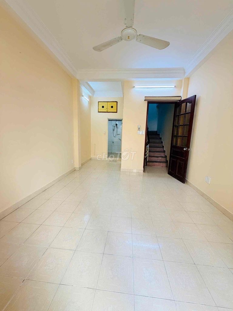20 meters rent for 4 million Hoàng Diệu District 4
