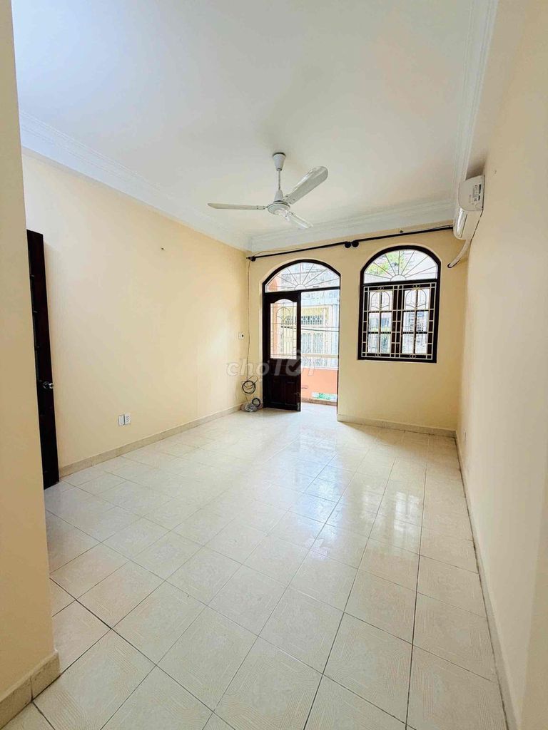 20 meters rent for 4 million Hoàng Diệu District 4