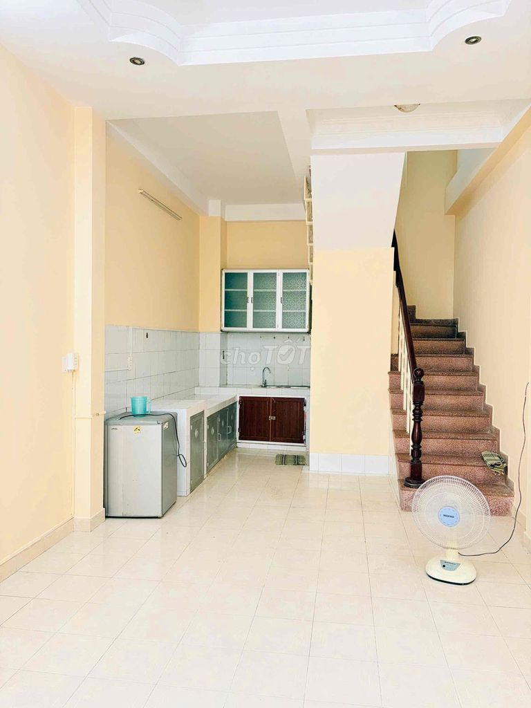 20 meters rent for 4 million Hoàng Diệu District 4