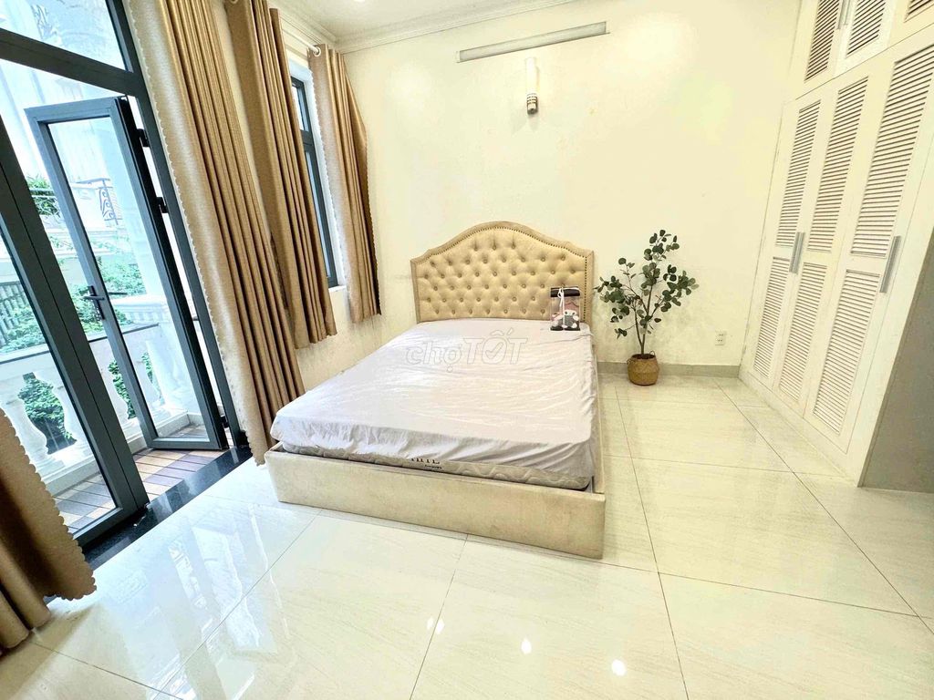 4 million and 3 balcony 1 full interior right at Phạm Văn Chiêu.