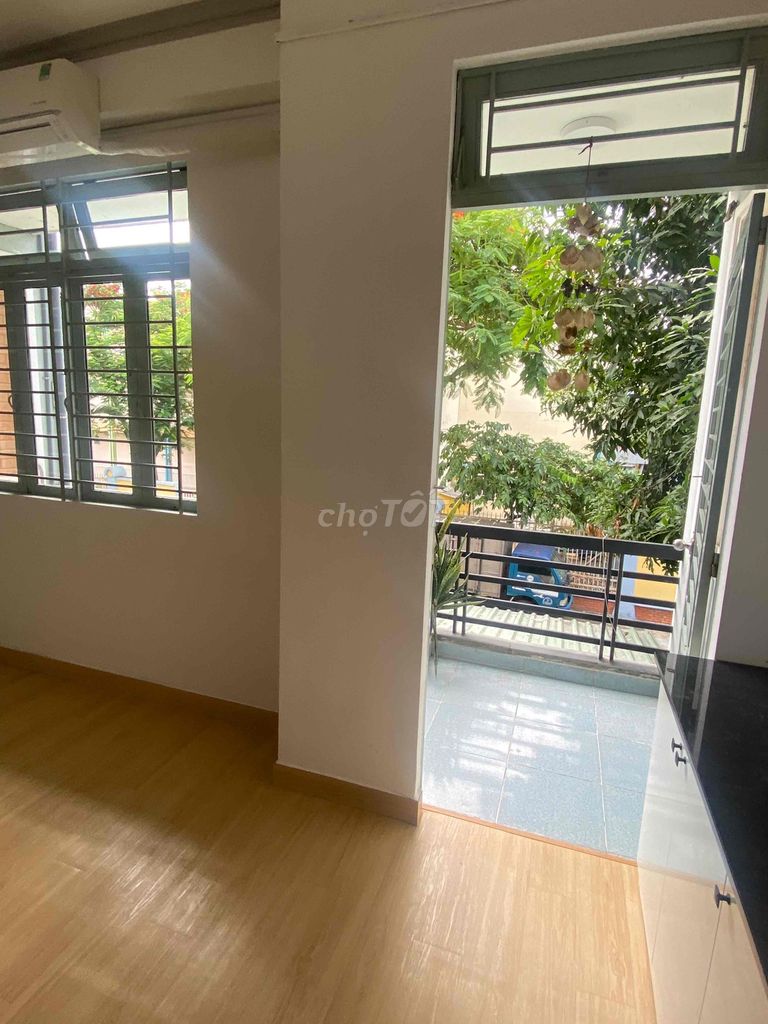 It's the owner of the Bình Thạnh room - full interior - balcony