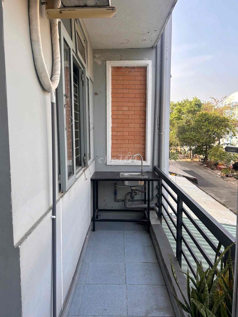 It's the owner of the Bình Thạnh room - full interior - balcony