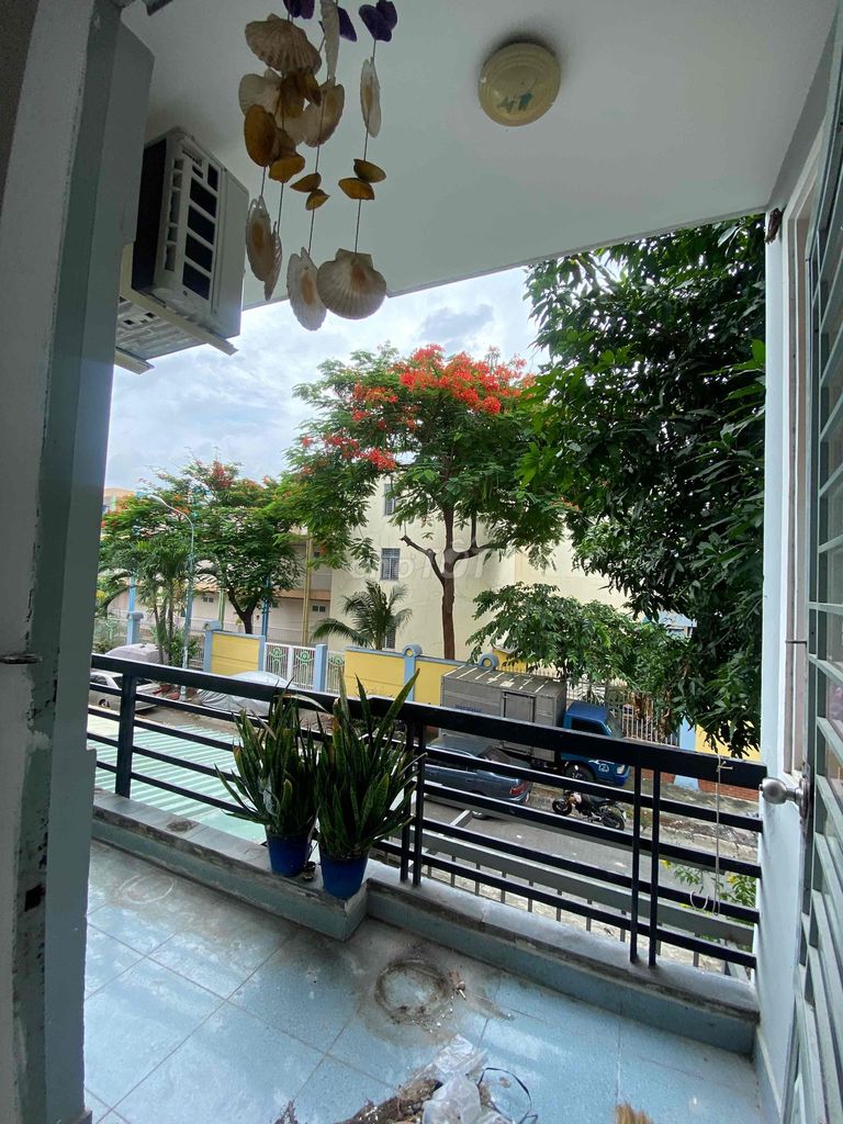 It's the owner of the Bình Thạnh room - full interior - balcony