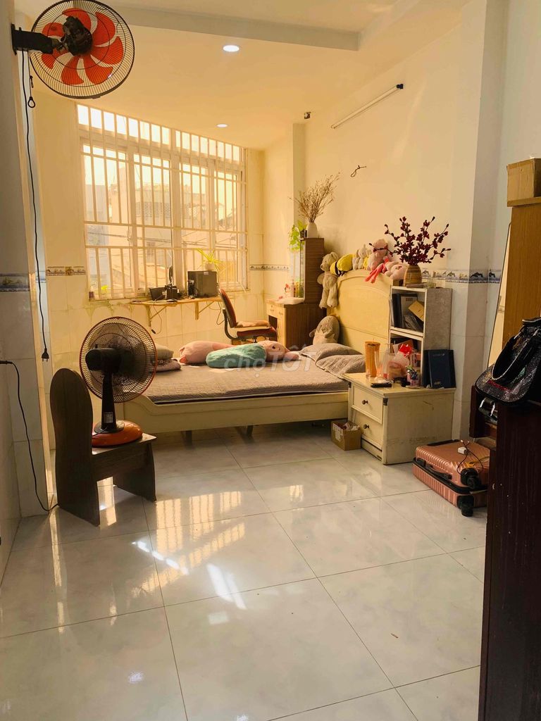Rent a closed room.