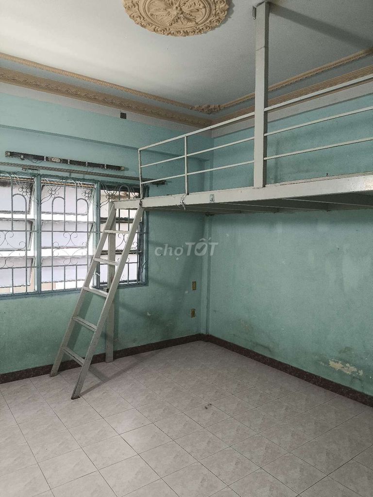 Cheap Hotel District 8
