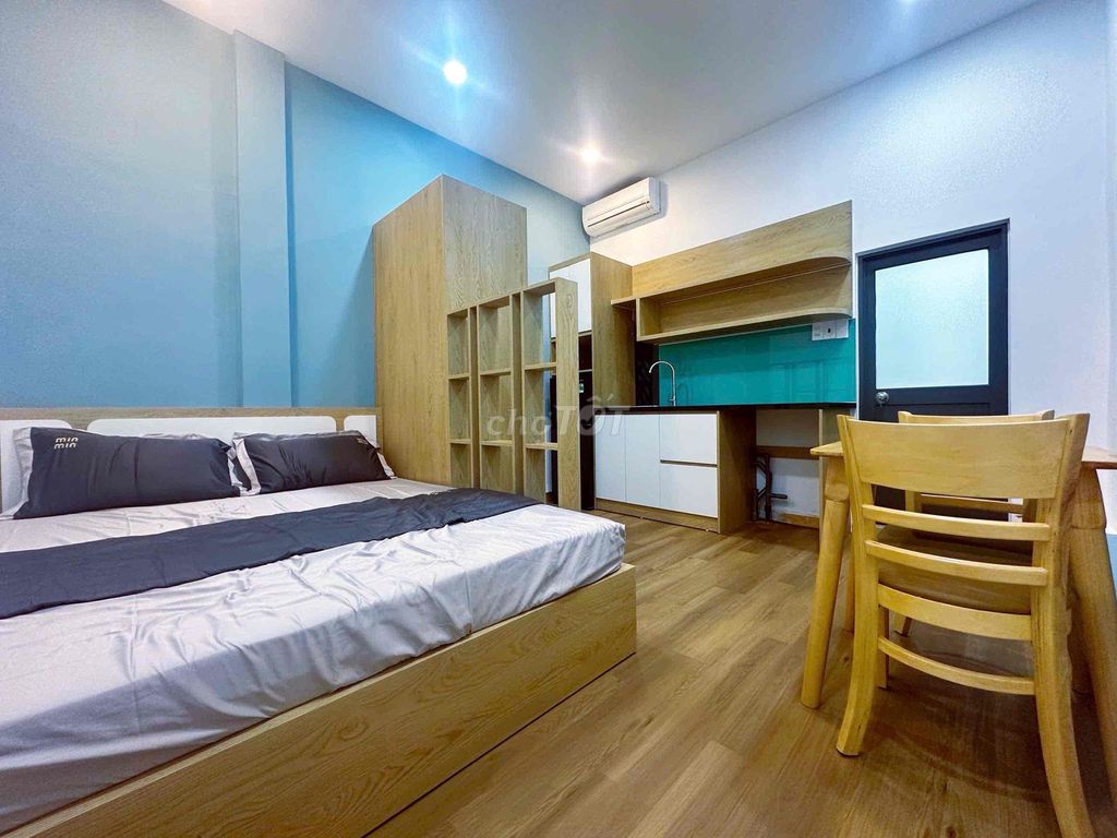 Nguyễn Thị Minh Khai District 1 cheap 1 full balcony security furniture