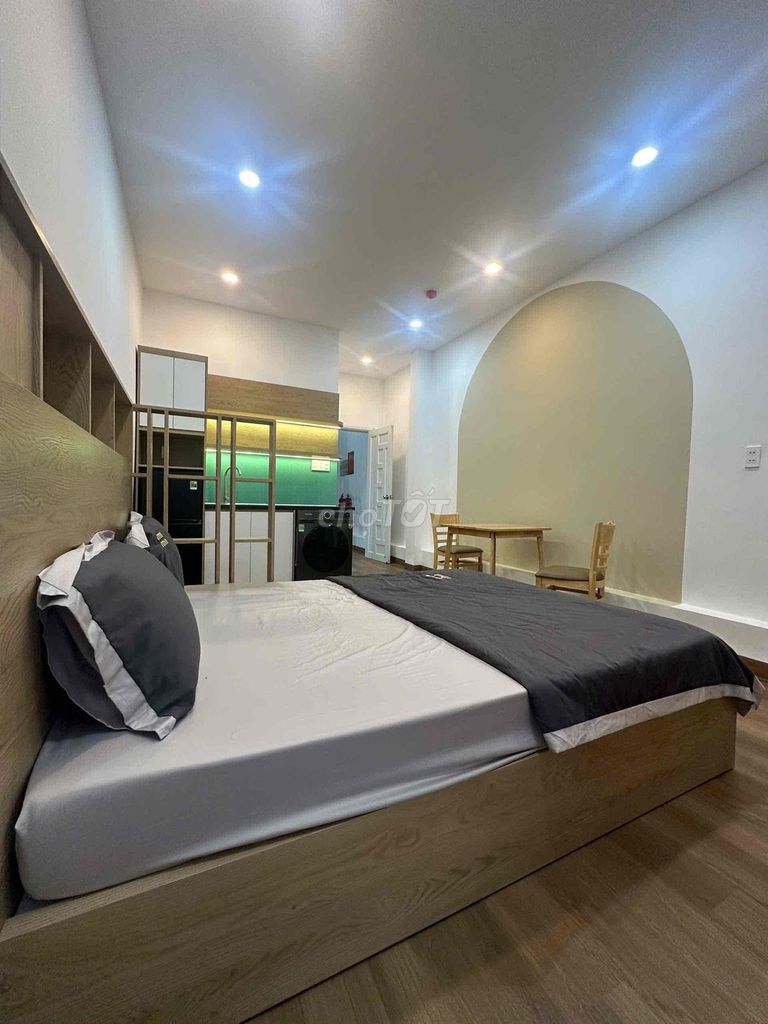 Nguyễn Thị Minh Khai District 1 cheap 1 full balcony security furniture