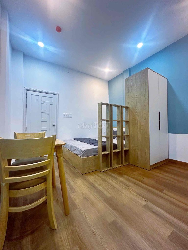 Nguyễn Thị Minh Khai District 1 cheap 1 full balcony security furniture