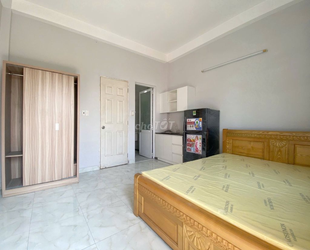 Rent the full-ton furniture with balcony.