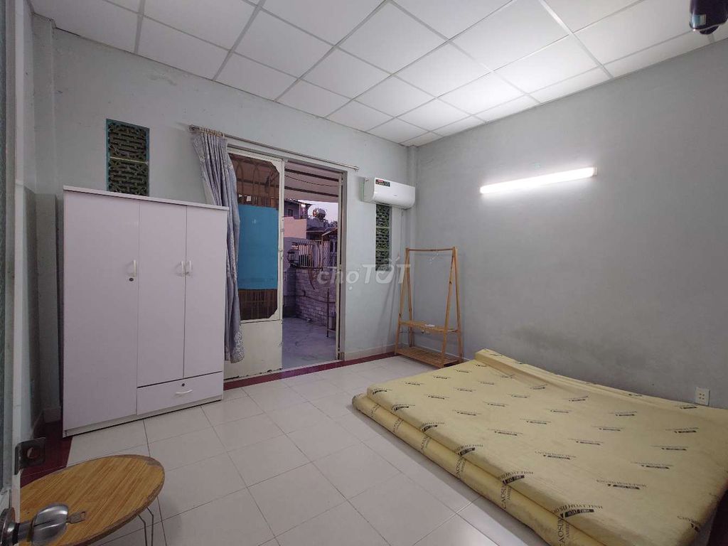 Rent the roof full of facilities