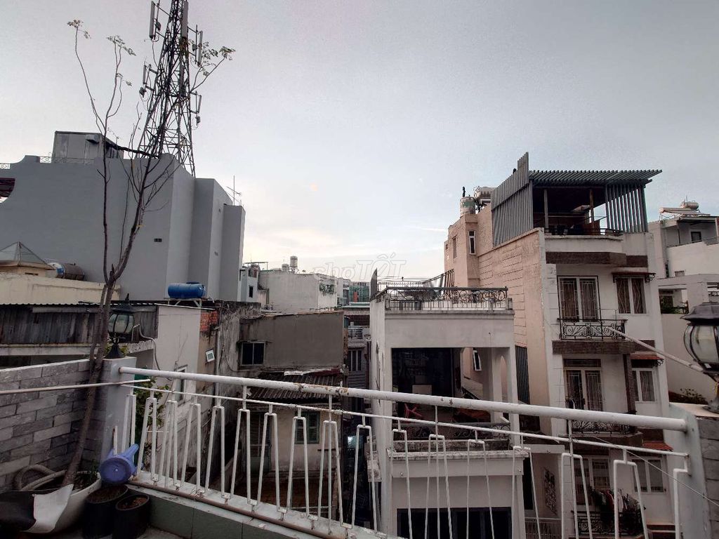 Rent the roof full of facilities